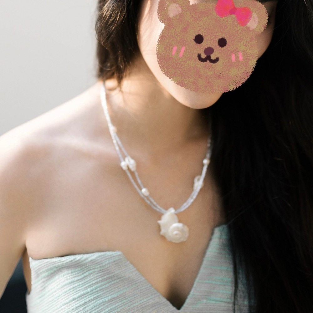 Elegant Shell Pendant‎ Necklace - Picture 3 of 3
